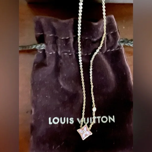 Louis Vuitton Color Blossom BB Mother Of Pearl Diamond Star Pendant in 18K RG - Picture 10 of 16